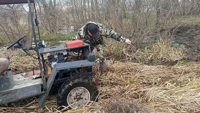 на мотоблоке через болото (последние покатушки ???) смотреть онлайн