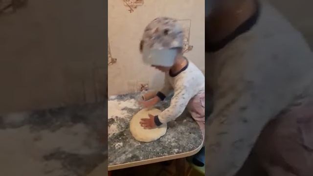 Делаем пельмени🤗😁😋😋😋нам 3 года смотреть онлайн