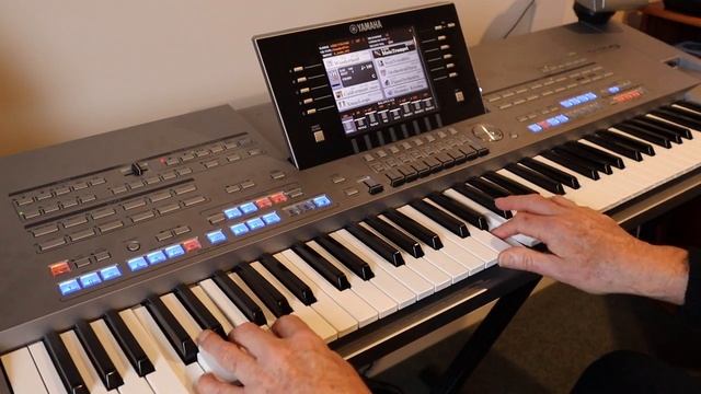 I Saw Mommy Kissing Santa Claus смотреть онлайн