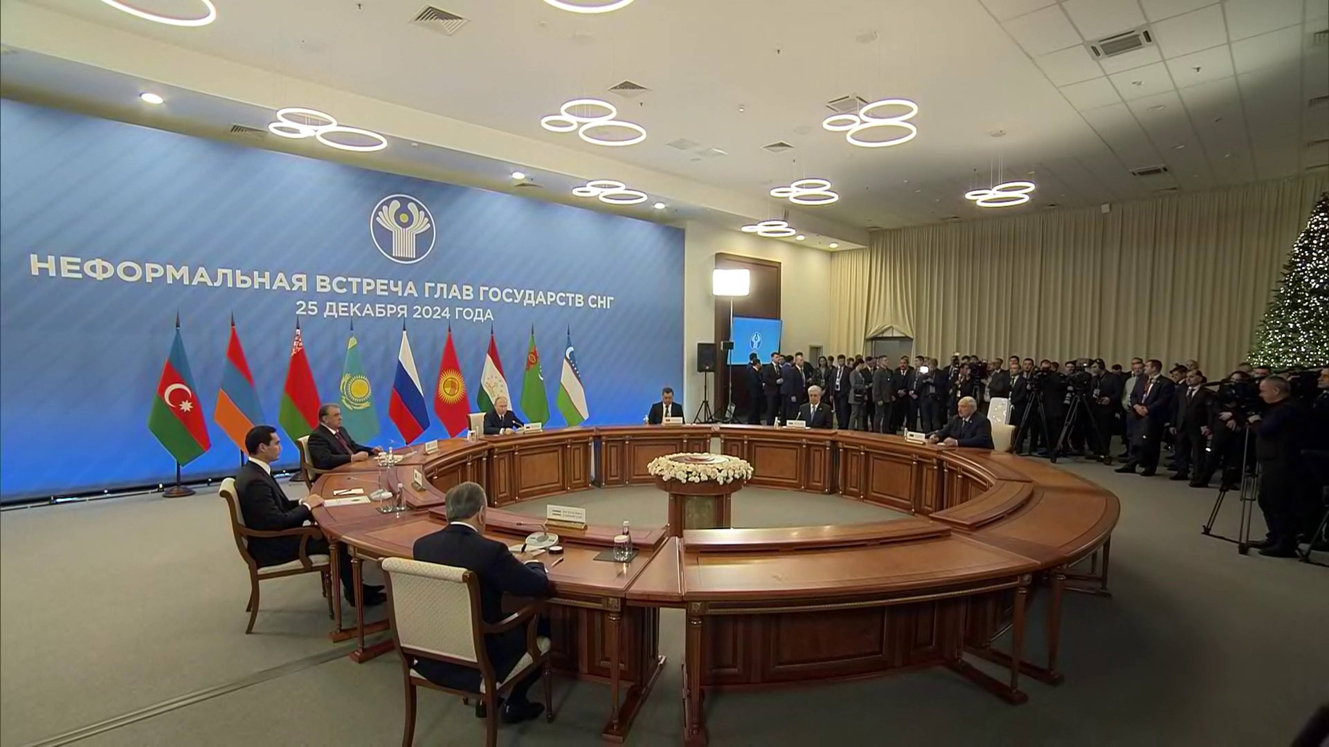 Неформальная встреча глав государств СНГ в Ленинградской области смотреть онлайн