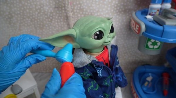 Baby Yoda Galactic Snackin Grogu's check up Routine with toy Doctor cart play set