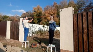 СДЕЛАЛИ С ЖЕНОЙ КРАСИВЫЕ  распашные ВОРОТА своими руками