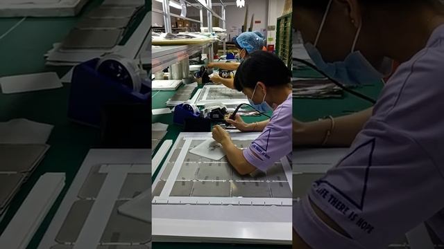 The electric iron sticks to the tin. смотреть онлайн