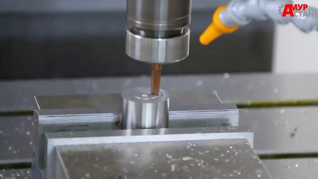 Как работает фрезерный центр VMC1370 смотреть онлайн