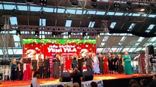 Yabancılar Korosu Barış Şarkıları Söylediler Şef Zera Vareldzhi Замыкая Круг Хор Иностранцев Антали смотреть онлайн