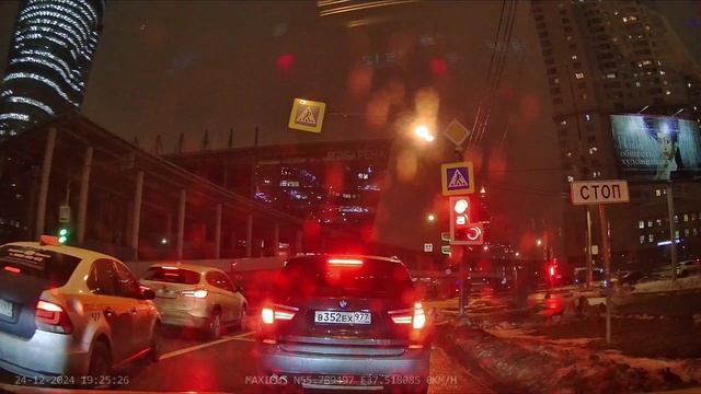 Пользователь такси неумеет пользоваться приложением