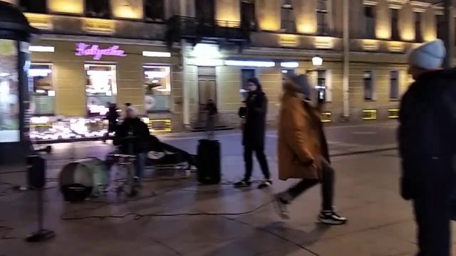 УЛИЧНЫЕ МУЗЫКАНТЫ ПИТЕРА,Глеб Васильев и гр.Шумные Соседи(6) 22.10.23. смотреть онлайн