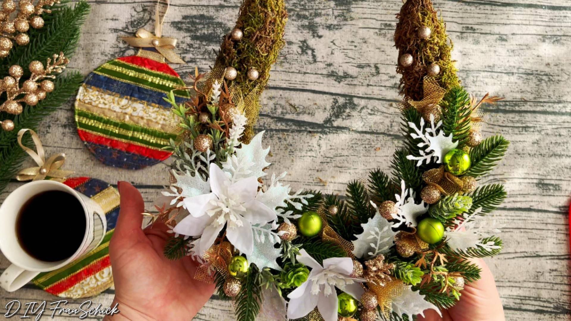 Как создать красивую зимнюю подкову на счастье