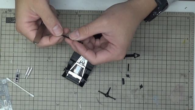 【ビギナー向け】アオシマ 1/24 トヨタ 2000GTをサクッと作る！ Part 5 シャシー組み立て【カーモデル】 смотреть онлайн