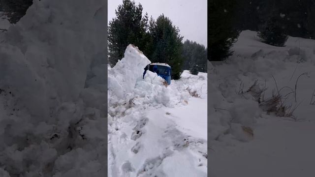 Трактор "Казахстан ДТ-75" против снега. Что может советский трактор. #дт75 #трактор смотреть онлайн