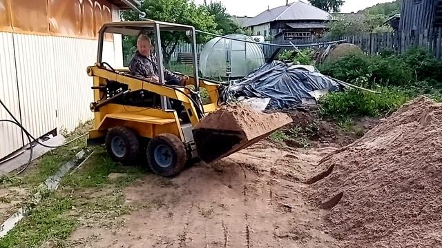борт поворотный погрузчик в работе