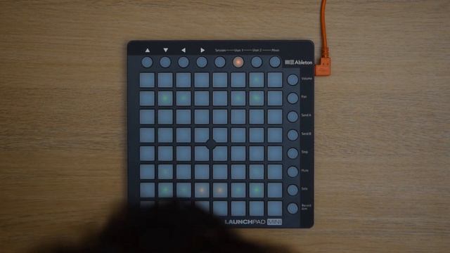 Lightshow // Performing a lightshow with your Launchpad Mini смотреть онлайн