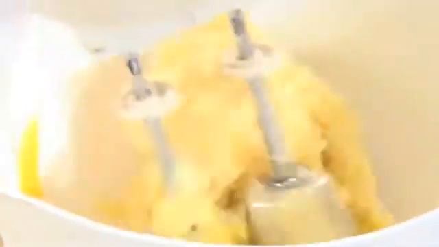 Профитроли заварным кремом и ягодами смотреть онлайн