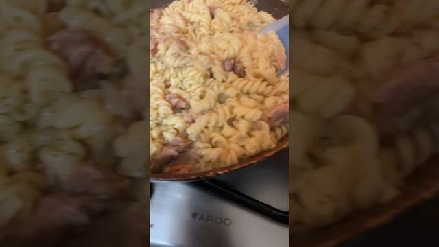 Макароны с тушенкой. смотреть онлайн