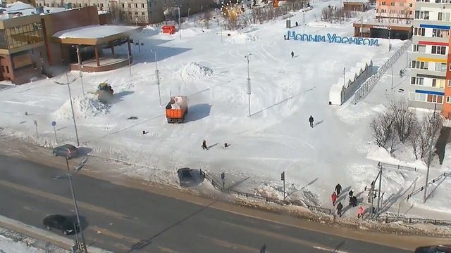 Ледовый городок всё: в Новом Уренгое демонтировали скульптуры на главной площади смотреть онлайн
