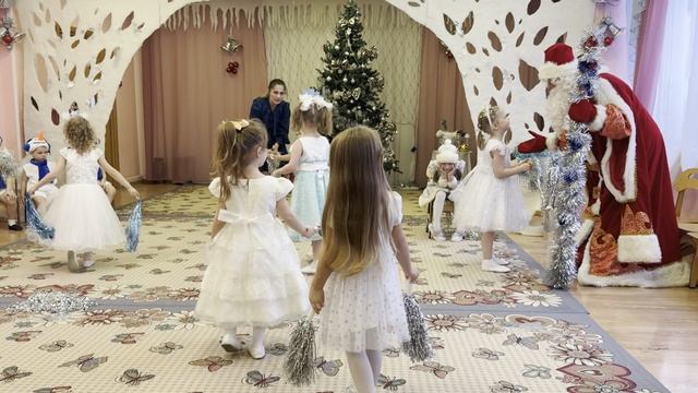 Новый год 25.12.2024 смотреть онлайн