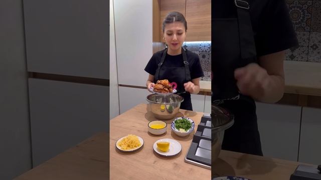 Готовим куриные крылышки 😋🤤 смотреть онлайн