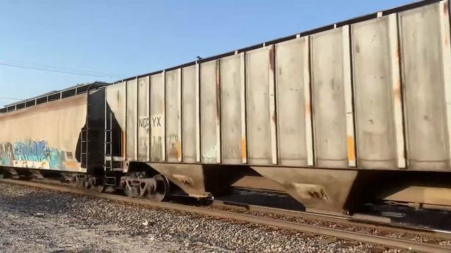 BNSF 3963 leads a fast manifest south on 6/16/22! смотреть онлайн