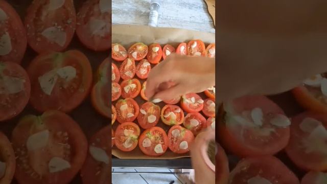 Вяленые помидоры #закуски #закатки #консервирование #вяленыетоматы #вяленыепомидоры смотреть онлайн