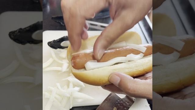 Eating a REAL Dog! I am talking about the real 100% beef! смотреть онлайн
