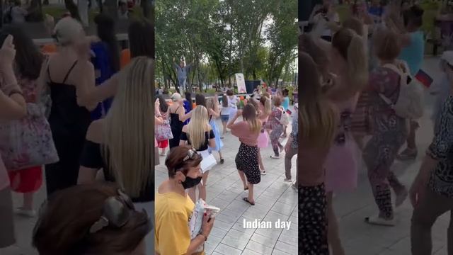 Индийские танцы и день смотреть онлайн