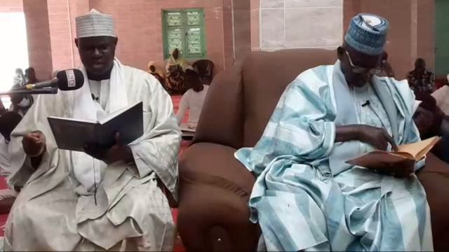 TAFSIR ALKHOURANE avec Oustaz Ahmed Lamine Gueye fils de Imam Moustapha Gueye Ramadan : 17ème parti смотреть онлайн
