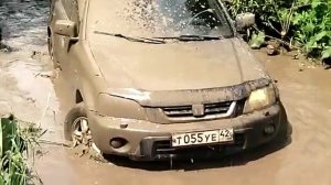 Хонда CR-V пробуем бездорожье, но недолго.