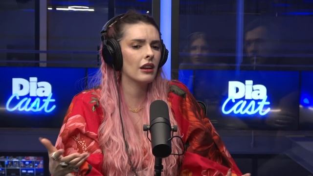 Karen Bachini abre o jogo sobre o que achou da linha de maquiagem da Rihanna! | DiaCast смотреть онлайн