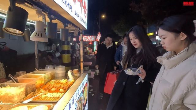 走進成都夜市，品味美食，邂逅美好，4k，street photography China смотреть онлайн