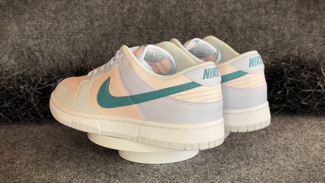 NIKE DUNK LOW - DARK GREEN/MOON смотреть онлайн