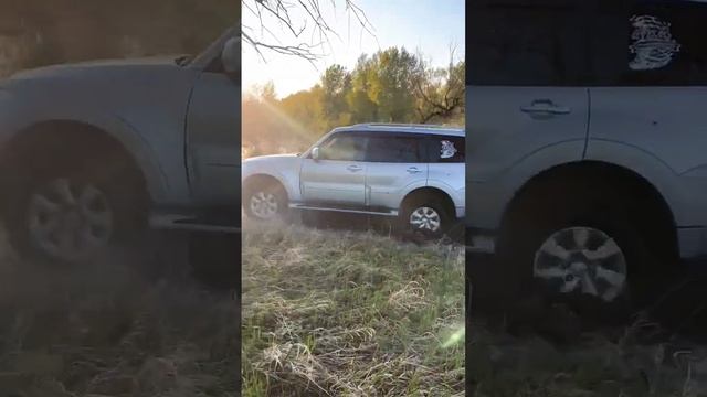 Mitsubishi Pajero 4 все ещё ВНЕДОРОЖНИК! #паджеро #омск #оффроуд #митсубиши смотреть онлайн