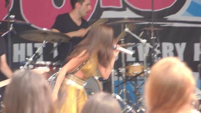 Love You Like A Love Song - Selena Gomez (Live AMP RADIO Boston, MA) смотреть онлайн