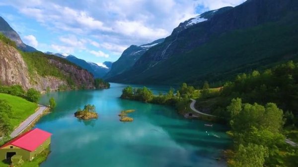 Природа и горы вид с дрона