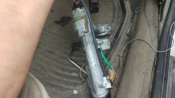 Реле стартера глючит у Toyota Camry, разобрали всю панель