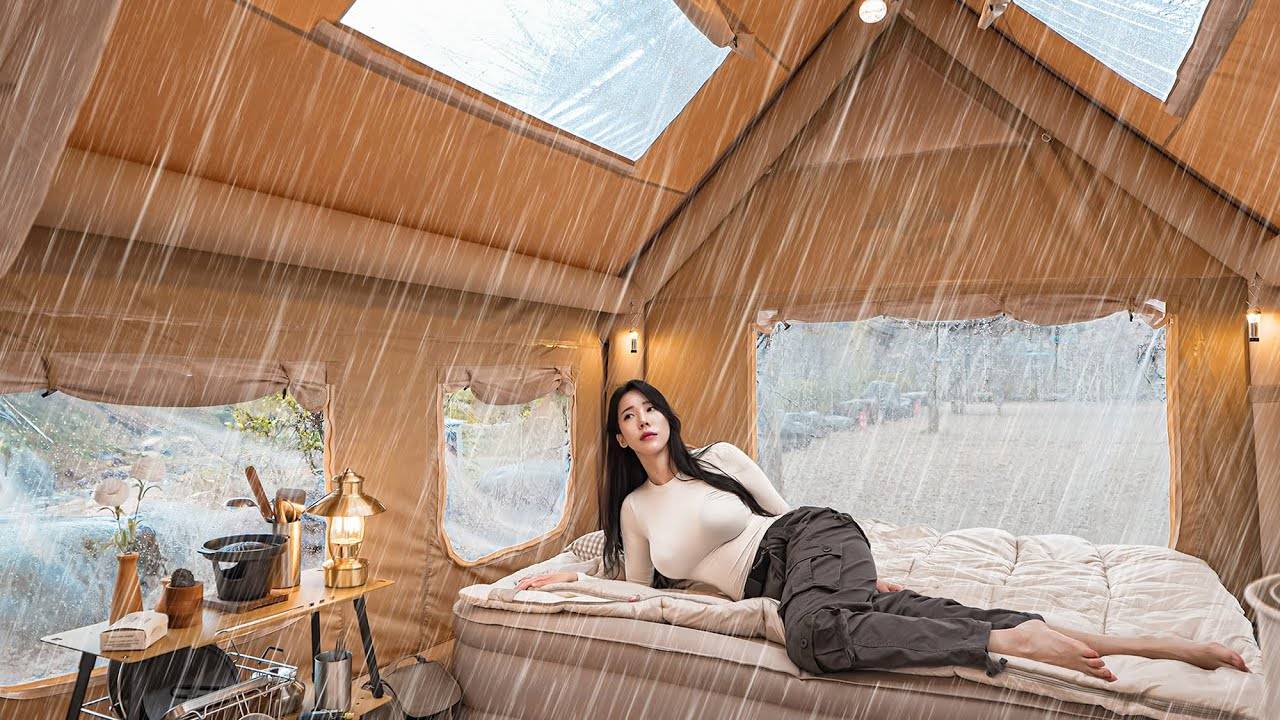 CAMPING IN HEAVY RAIN☔️ WITH 5-STAR HOTEL AIR TENTㅣRAINY CAMP ASMR смотреть онлайн