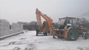 Запуск трактора - экскаватора ЮМЗ 3 часть