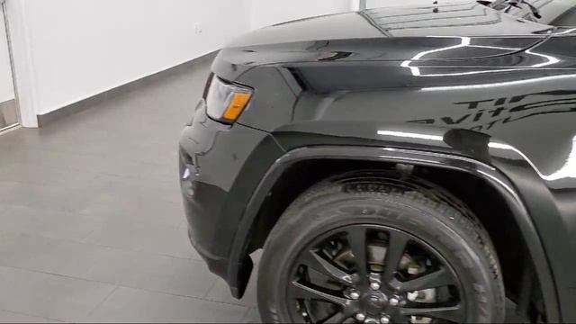 2019 Jeep Grand Cherokee Altitude Diamond Black Crystal Pearlcoat Used. walk around for sale in Fon смотреть онлайн