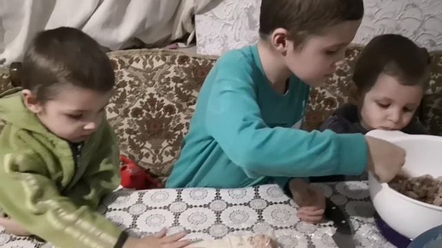 слойки из покупного теста. смотреть онлайн