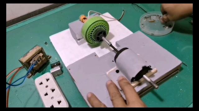 #diy generator from old mini clip fan 220v AC output,@artandtech3947 смотреть онлайн