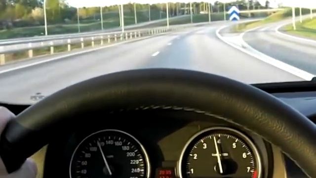 BMW 335i coupe cruising and soft acceleration. смотреть онлайн