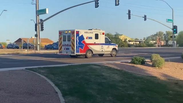 AMR Ambulance Responding To An Emergency Heading Into Queen Creek смотреть онлайн