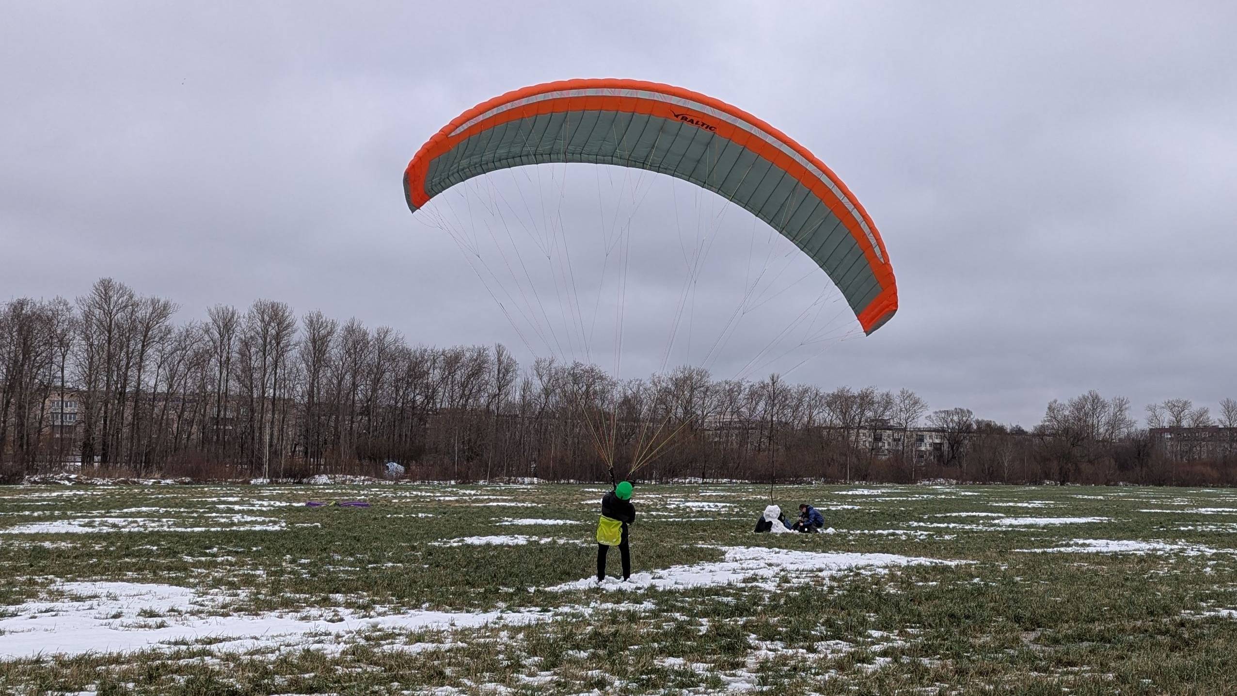 Попеременное касание земли "ушами" смотреть онлайн