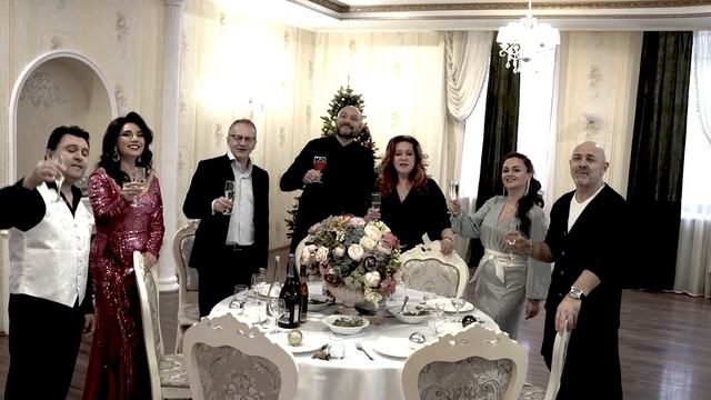 Новый год в кругу друзей- Катя Плетнёва, Рада Рай, Лео Смирнов, Руслан Швыдченко, Ирина Сурина, смотреть онлайн