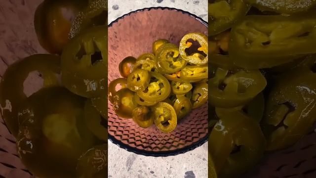 Свиная копейка, запеченная в духовке в соусе барбекю 🤤Салат овощной с зеленью 🥗#быстровкусно смотреть онлайн