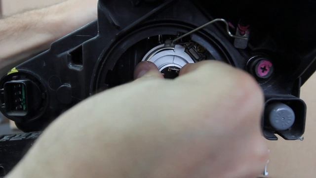 Установка светодиодной лампы h4 Led 12 Z ES Philips Lumileds смотреть онлайн