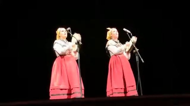 Shara y Rebeca. Pandereteras de Requejo. смотреть онлайн