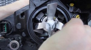 Установка лампы hb3 smart2 в линзованную оптику ближнего дальнего света Hyundai Solaris