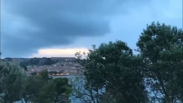 Лена Хеппи описала будни Селима. Семейные ценности. Жизнь на юге Англии: плюсы и минусы пляжей.