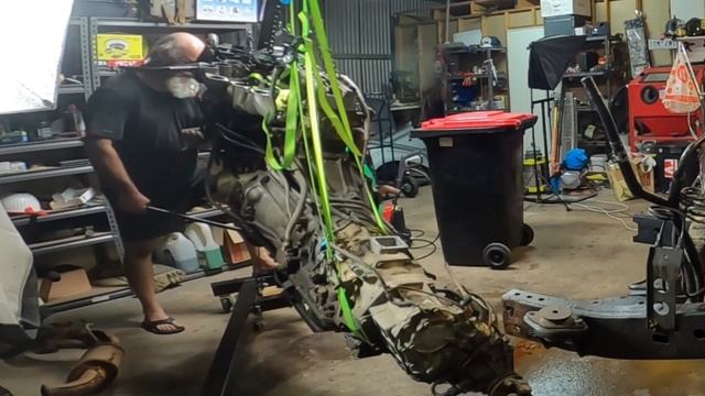 80 Series Landcruiser Build Ep19-Pull Engine смотреть онлайн