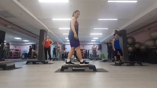 СТЕП АЭРОБИКА ЦЕЛАЯ ТРЕНИРОВКА / STEP AEROBICS смотреть онлайн